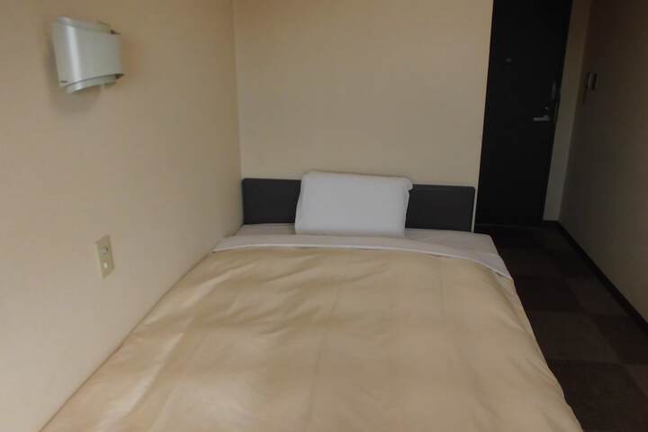 Room 2 of 10