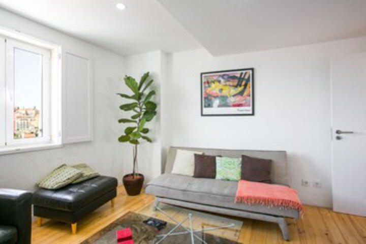 Room 9 of 32