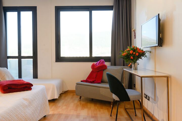 Room 5 of 90