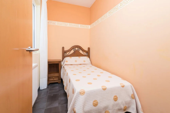 Room 5 of 18