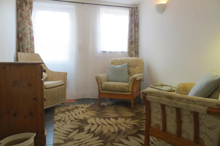 Room 3 of 10