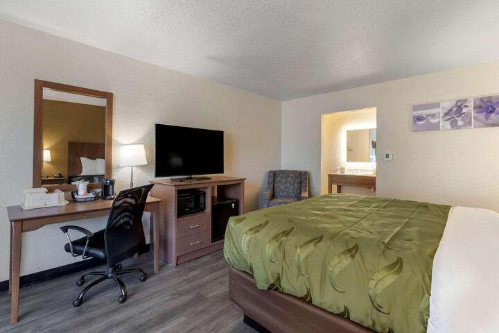 1 King Bed (2 of 15)