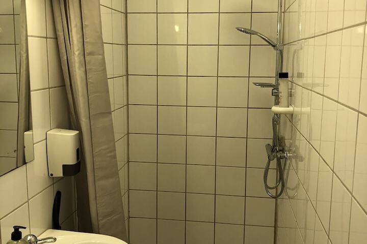 Room 51 of 63