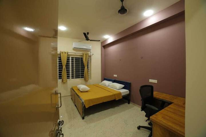 Room 6 of 11