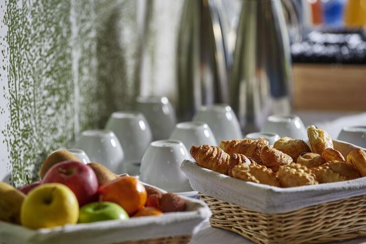 Breakfast/Coffee Service 66 of 93