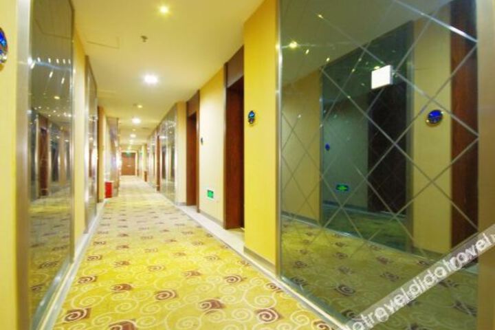 Hotel Interior 7 of 18