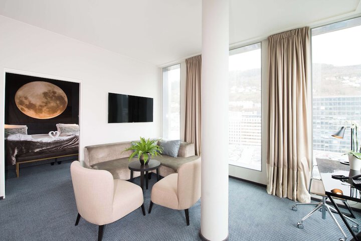 Room 21 of 43