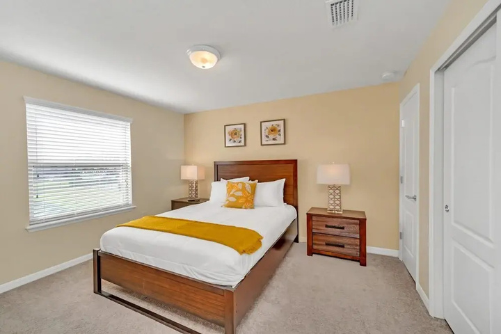 Room 4 of 15
