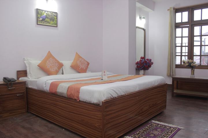 Room 6 of 9