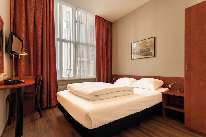 Room 42 of 118