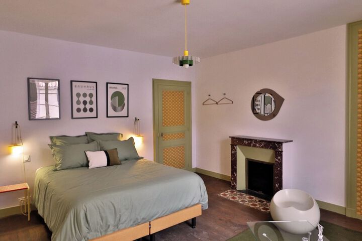Room 13 of 28