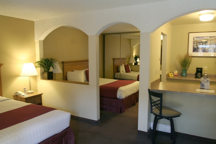 Standard Room, King or Two Doubles (1 of 7)