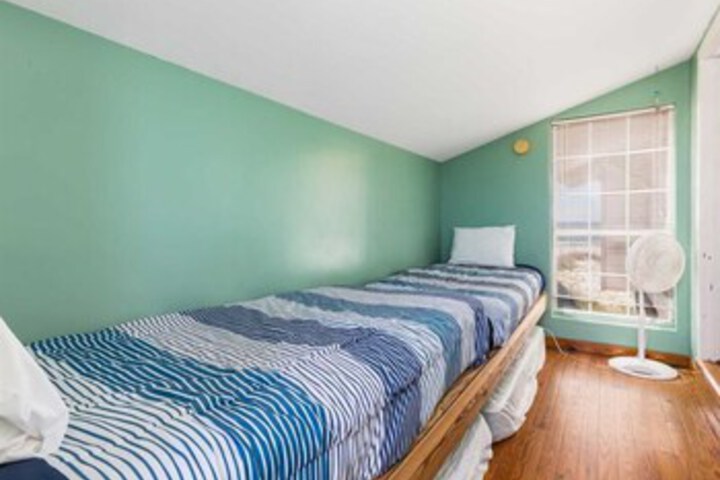 Room 32 of 36
