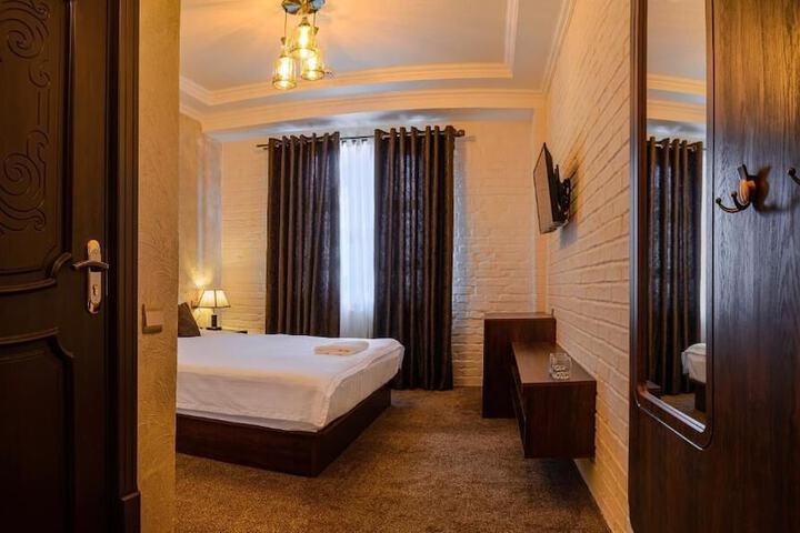 Room 5 of 22