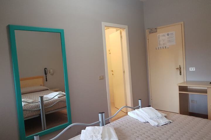 Room 7 of 34
