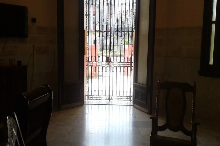 Room 9 of 17