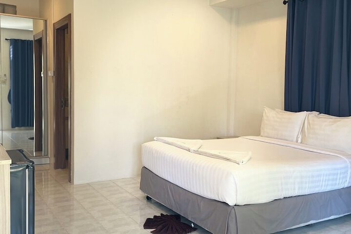 Room 27 of 78