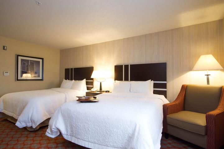 2 Queen Beds (1 of 4)