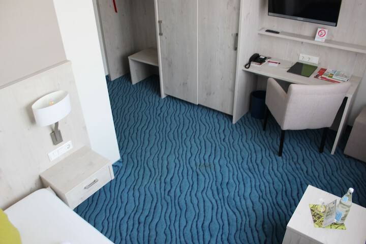 Room 13 of 30