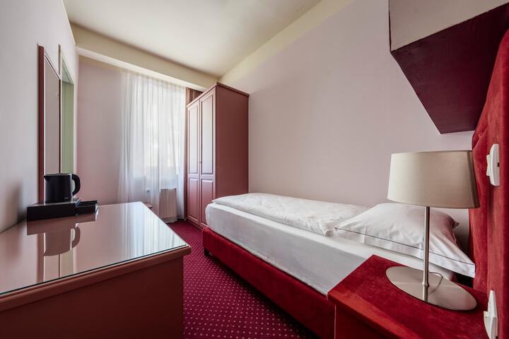 Room 19 of 31