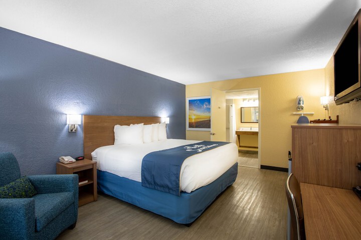 1 King Bed (16 of 21)