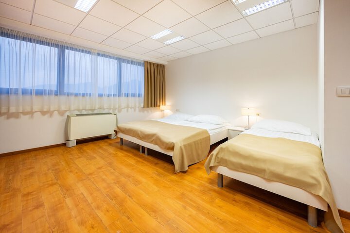 Room 32 of 155