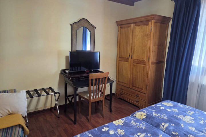 Room 4 of 15
