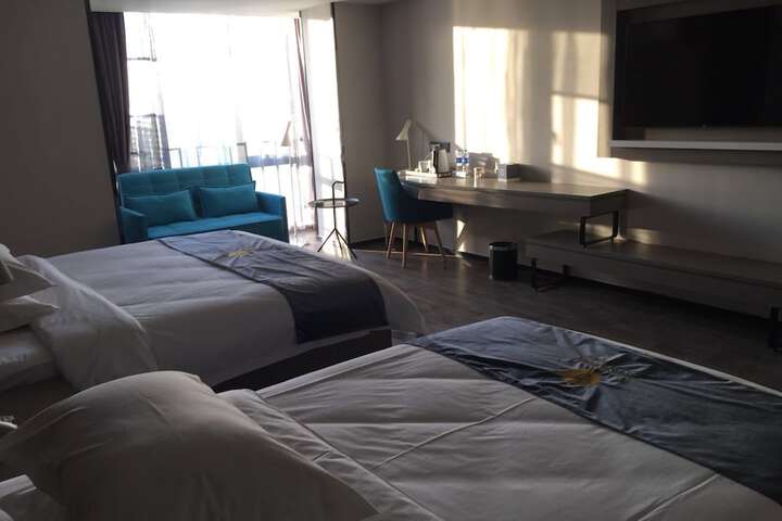 Room 15 of 33