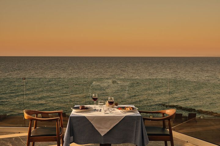 Dining 73 of 105
