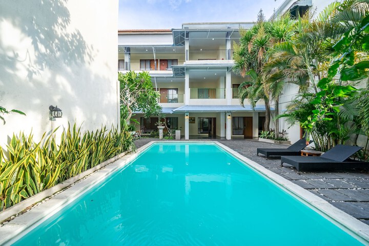 Pool Hotel