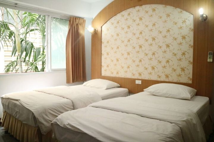 Room 4 of 14