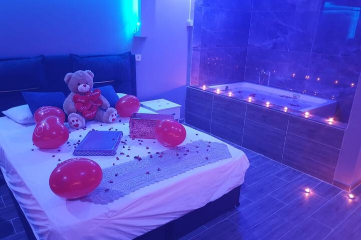 Room 17 of 28