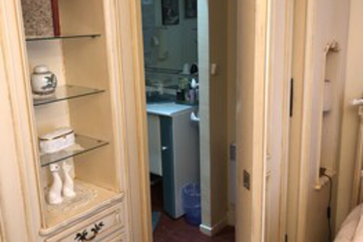 Room 6 of 30