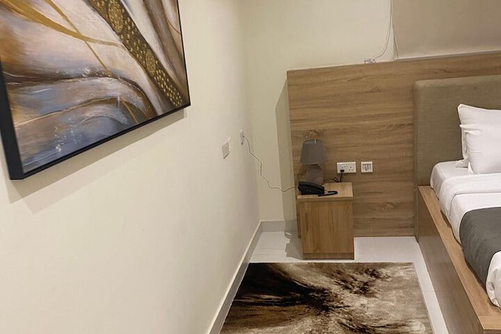 Room 9 of 12