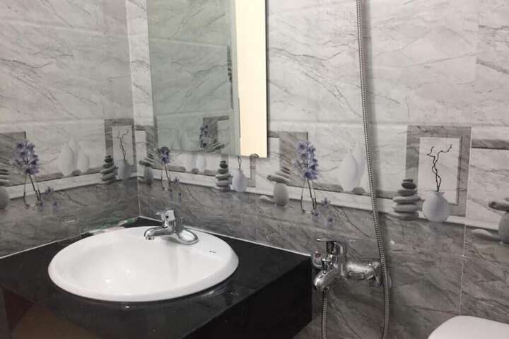 Room 4 of 10