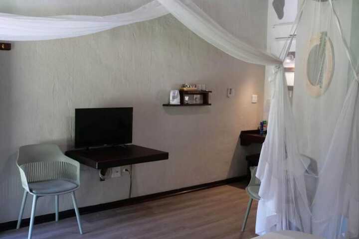 Room 14 of 25