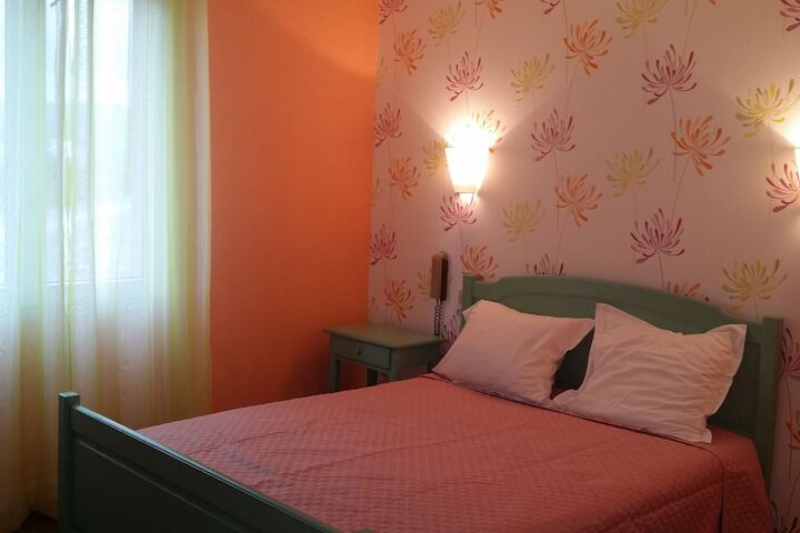 Room 5 of 38