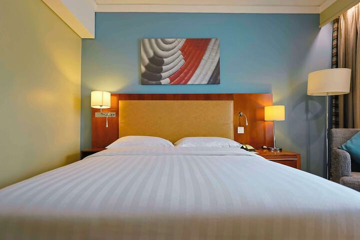 Room 23 of 108