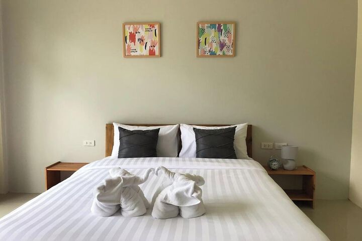 Room 9 of 28