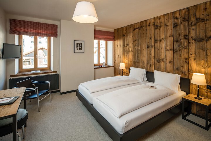Room 14 of 77