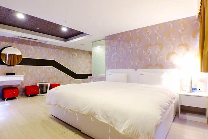 Room 16 of 34