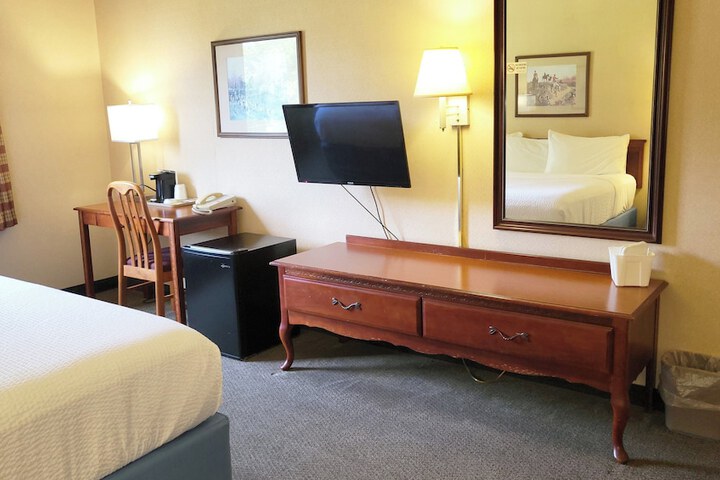 Room 4 of 32