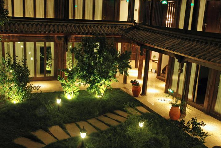 Hotel Exterior 2 of 8