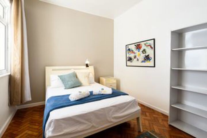 Room 13 of 38