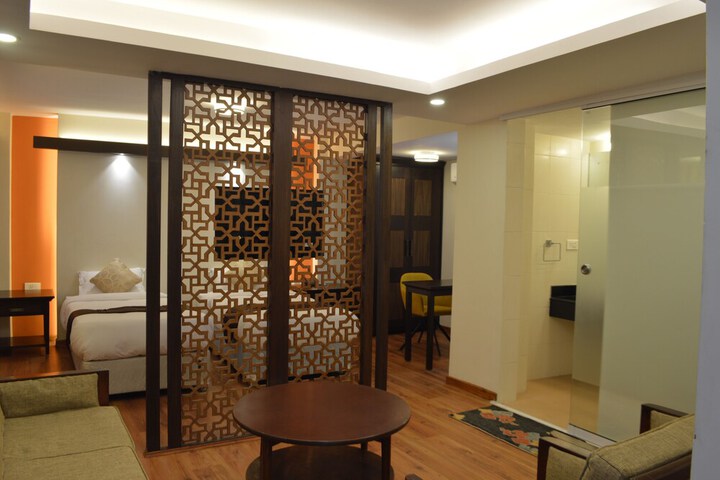 Room 9 of 82