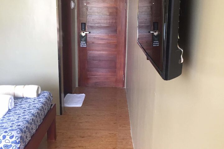 Room 5 of 75