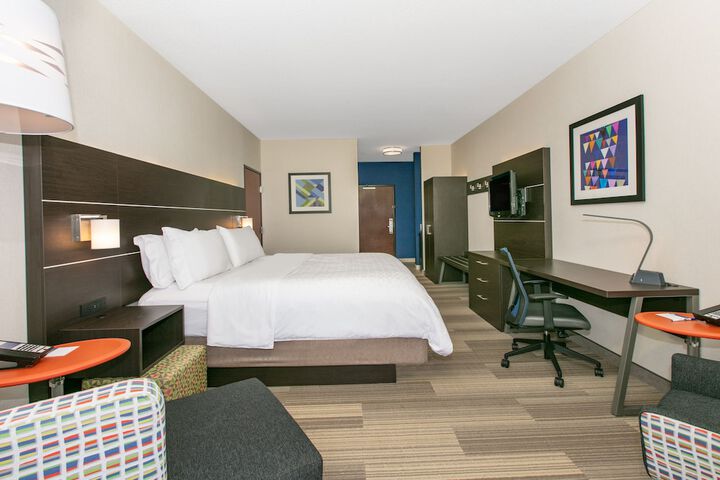 Room 5 of 74