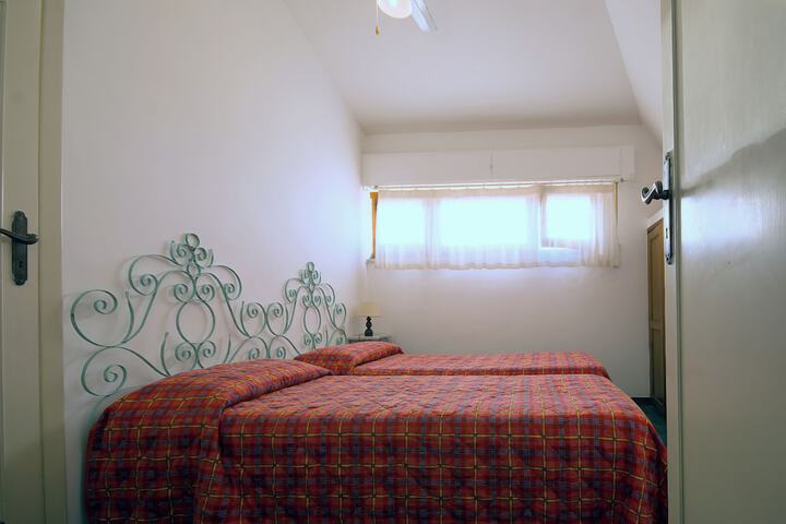 Room 6 of 37