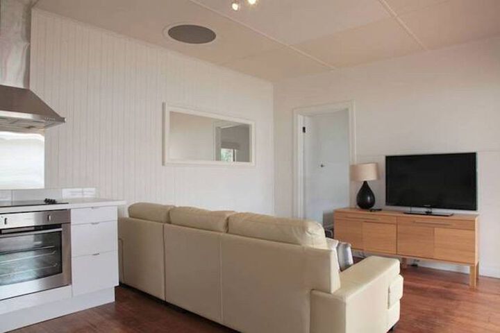 Room 5 of 8