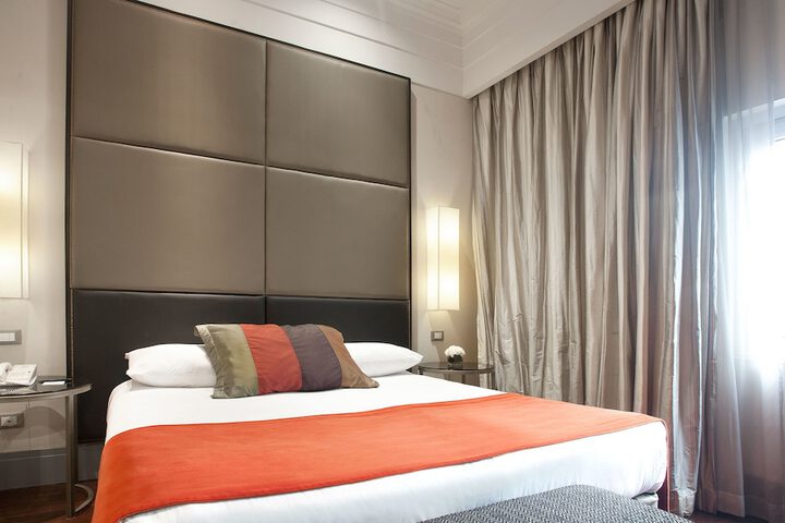 Room 27 of 69